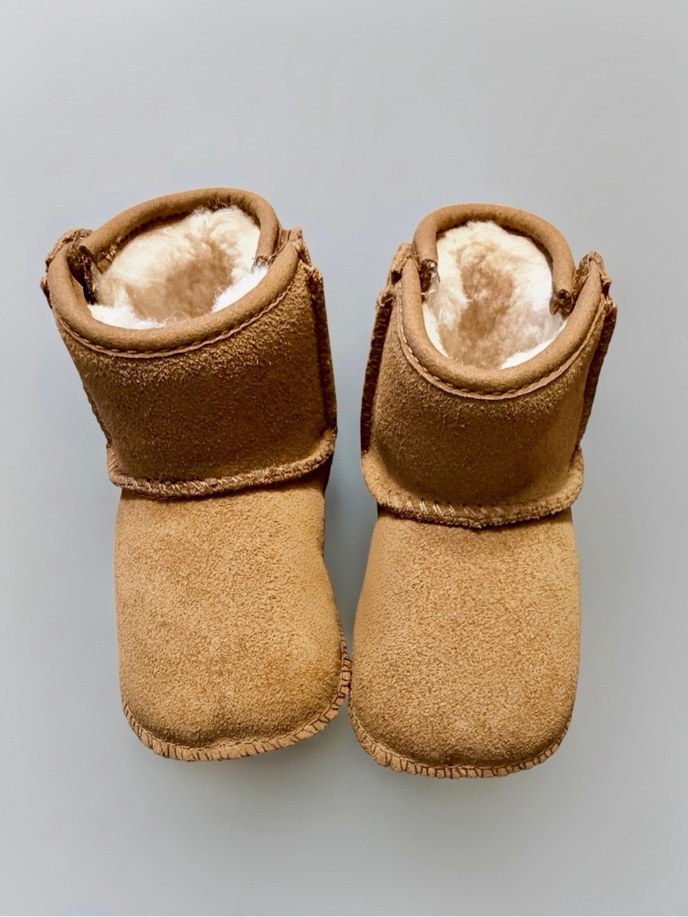 NWOB UGG Chestnut Infant Classic Water Resistant Booties Size 0/1